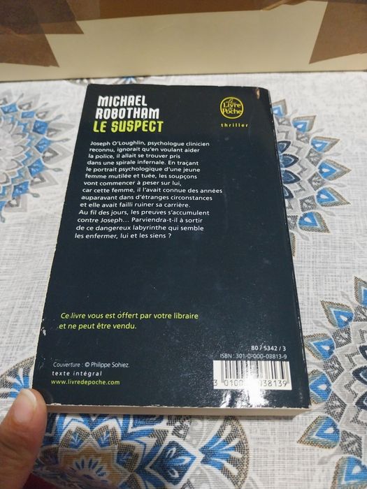 Le Suspect. Portes incluídos