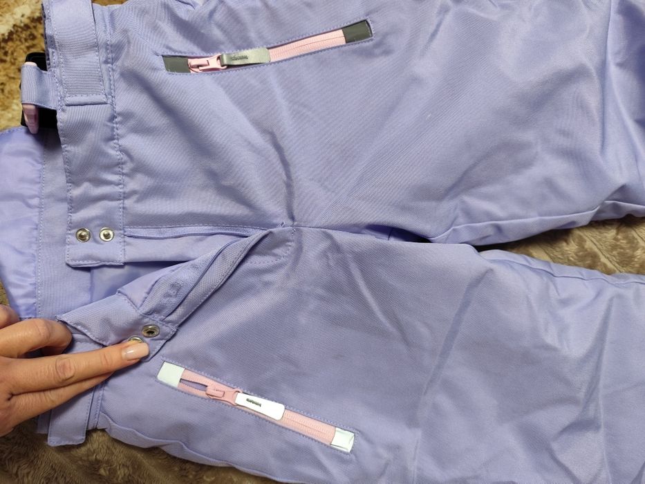 Продам,зимовий,непромокаючий дитячий напівкомбінезон.Розмір 116-122 см