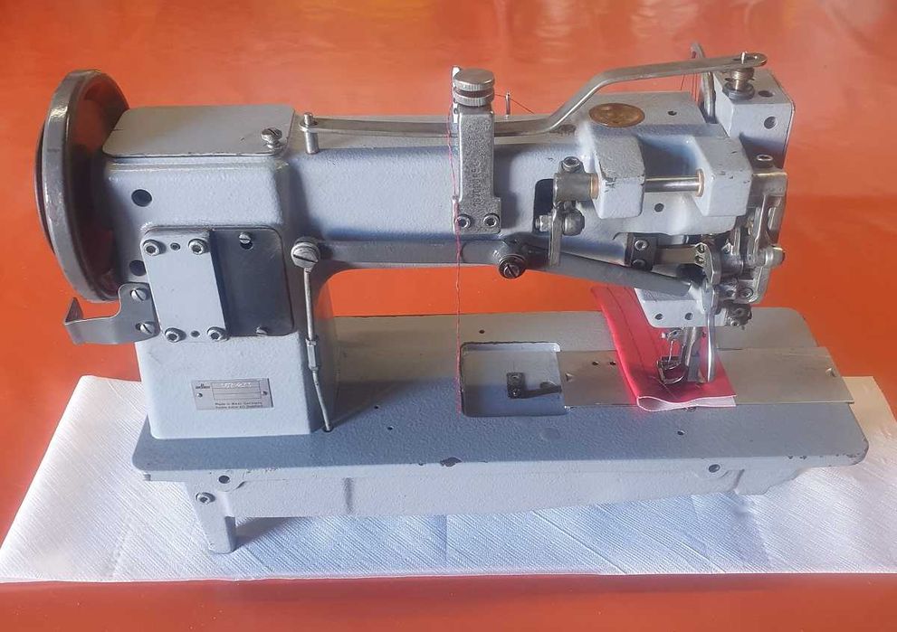 Maquina de costura Adler triplo arrasto duas agulhas