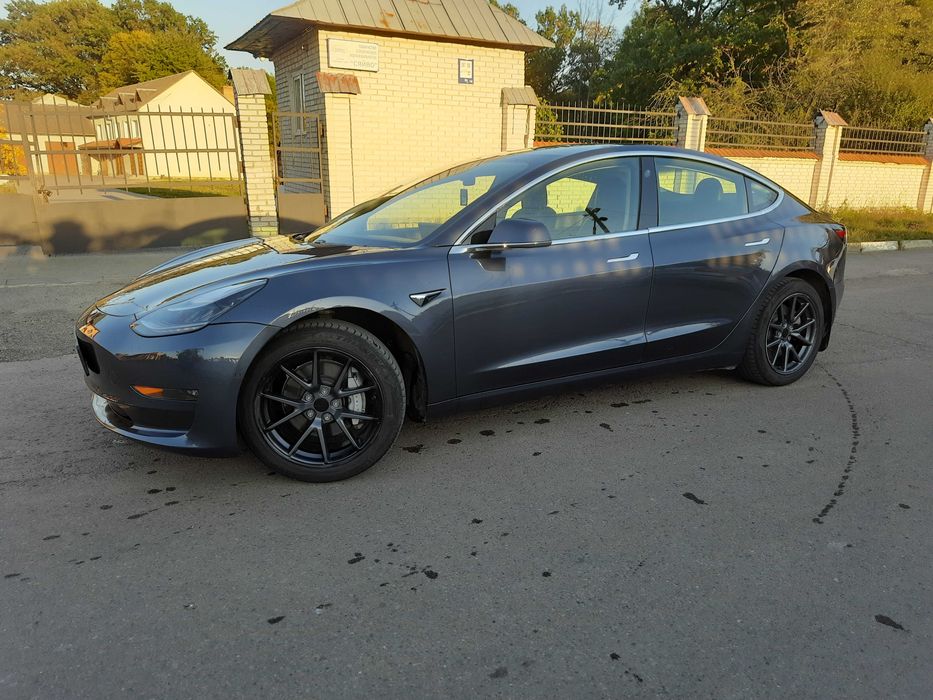 Продам Tesla model 3