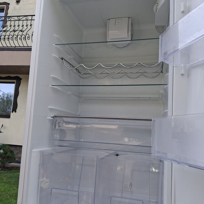 Elektrolux холодильник 183см, є вибір