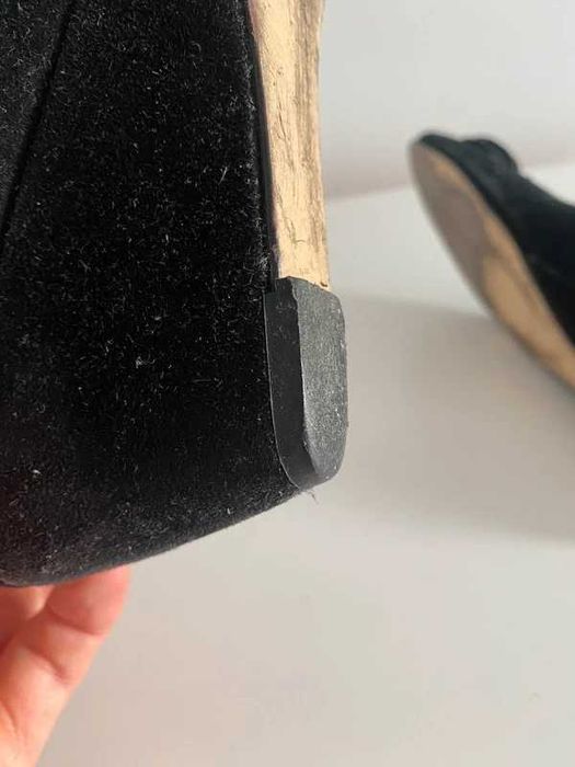 Buty na obcasie czarne zamszowe vero cuoio 36