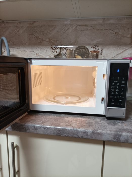 Мікрохвильова піч Sharp 270 S