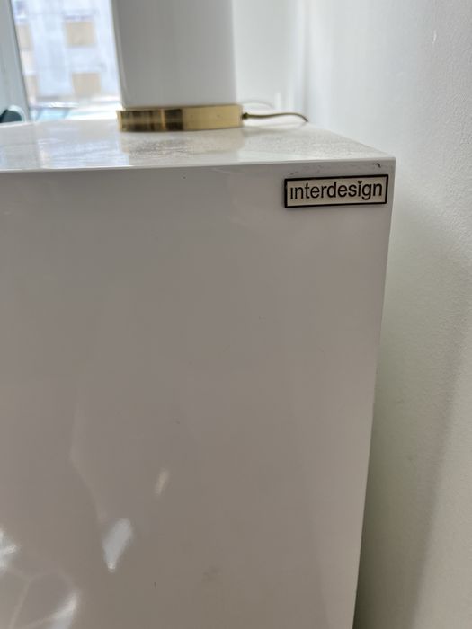 Aparador branco e dourado interdesign