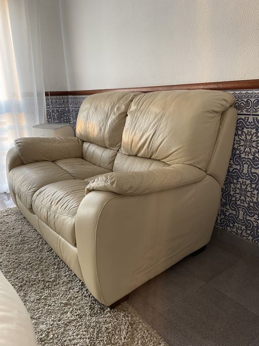 Sofa dois lugares em pele