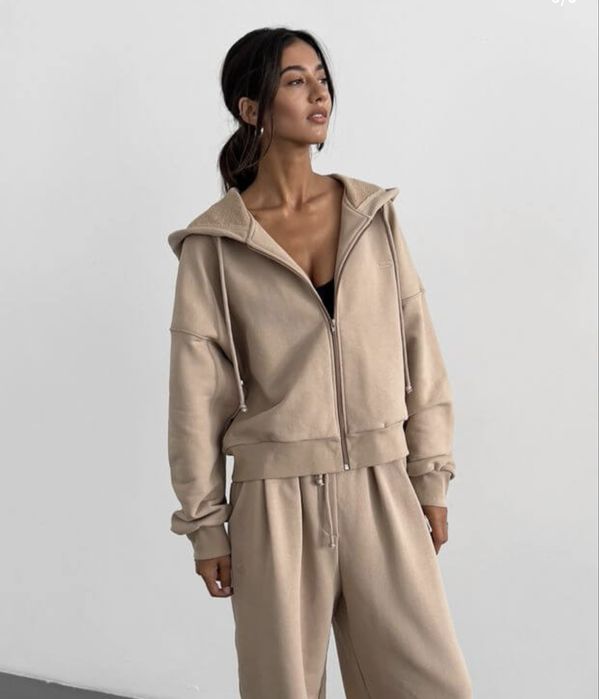 Спортивни костюм бежевий s/xs