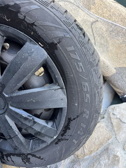 Jantes com pneu 175 65 r14