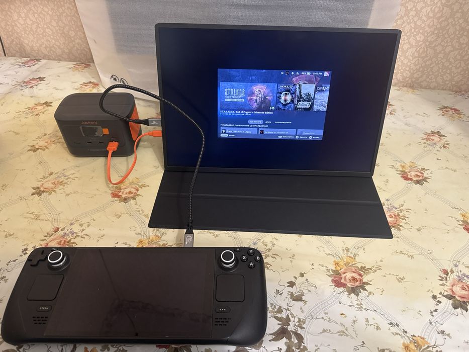 портативний монітор (док-станція) з клавіатурою