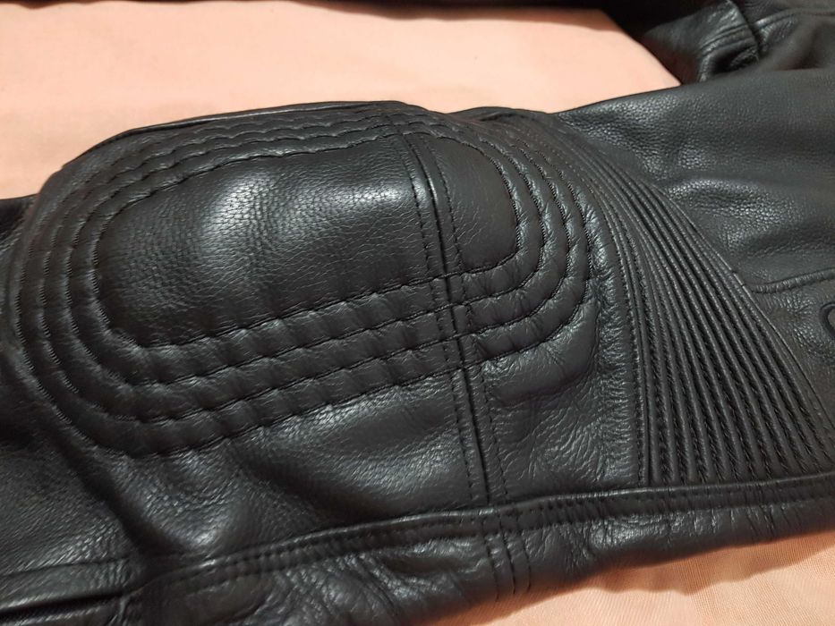 Байкерские штаны кожаные.