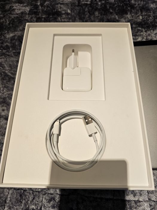 iPad 6th Generation WiFi + Cellular64738296599553124