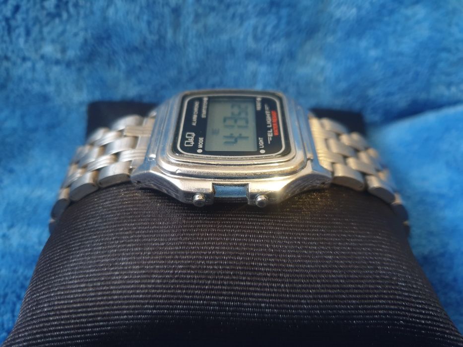 Электронные часы  Q&Q с браслетом