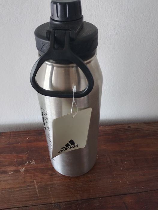Garrafa de metal da adidas