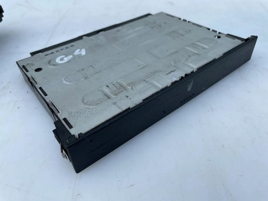 uchwyt na kubki vw Golf IV 1J0858601B