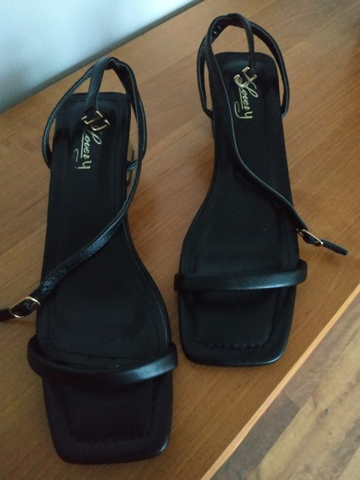 Letnie sandałki  r.39