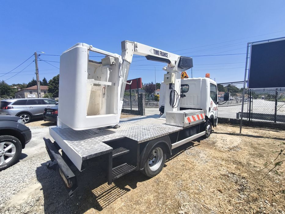 Nissan cabstar Naquel de grua elevatória
