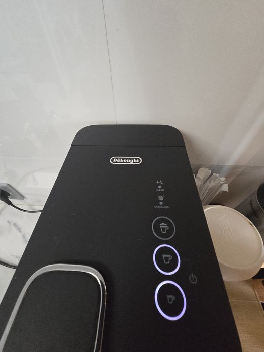 Máquina de café nespresso lattissima