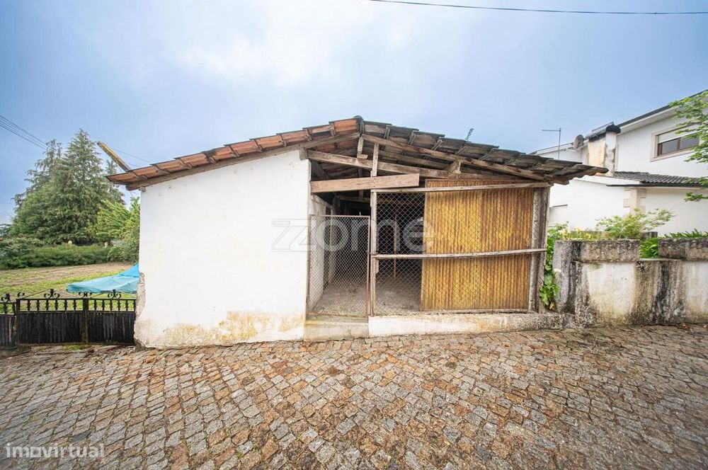 Moradia T4 com amplas áreas e elevado potencial em Mancelos