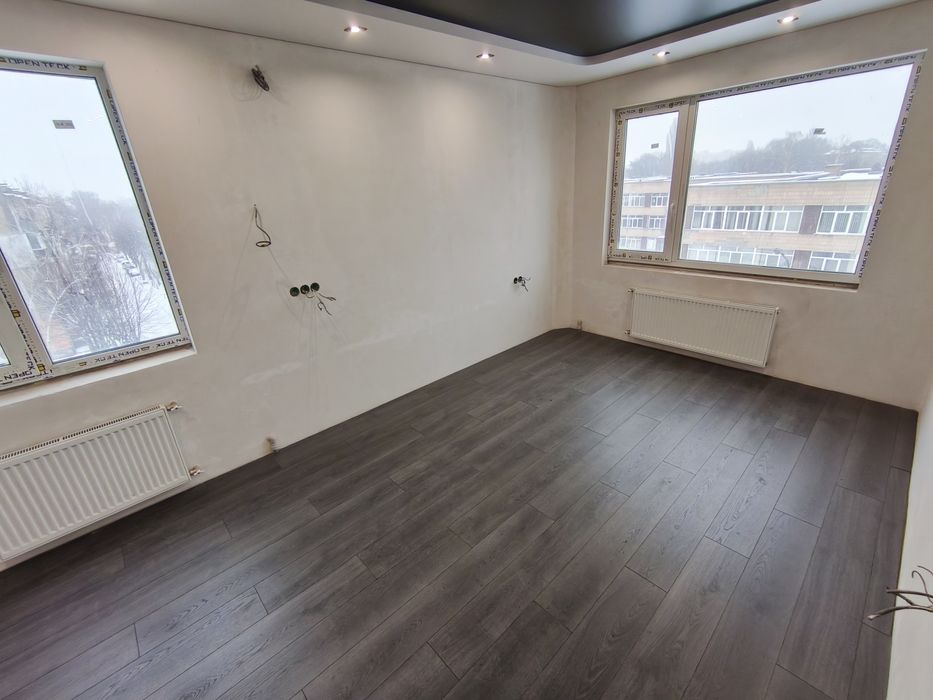 Простора 2 кімнатна квартира з ремонтом район Д