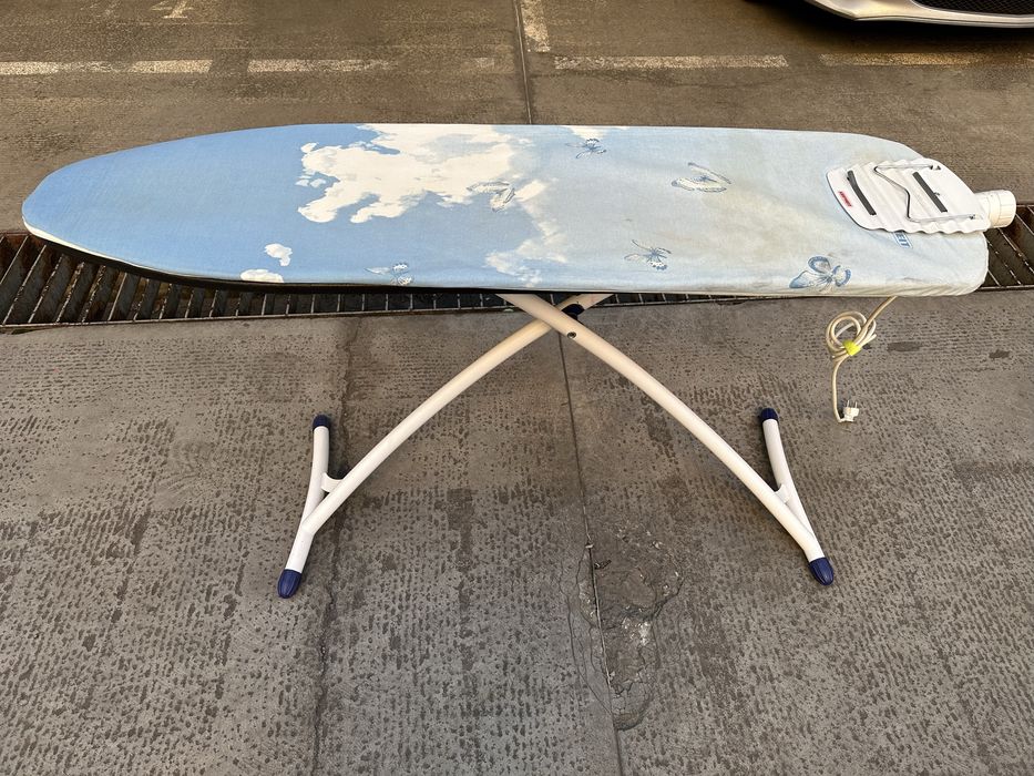 Прасувальна дошка Leifheit з розеткою