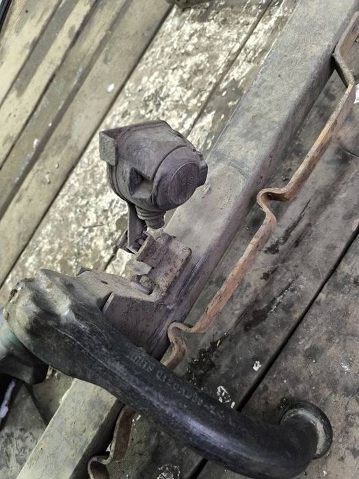 Фаркоп бу Audi A4B5  Audi 80 B4