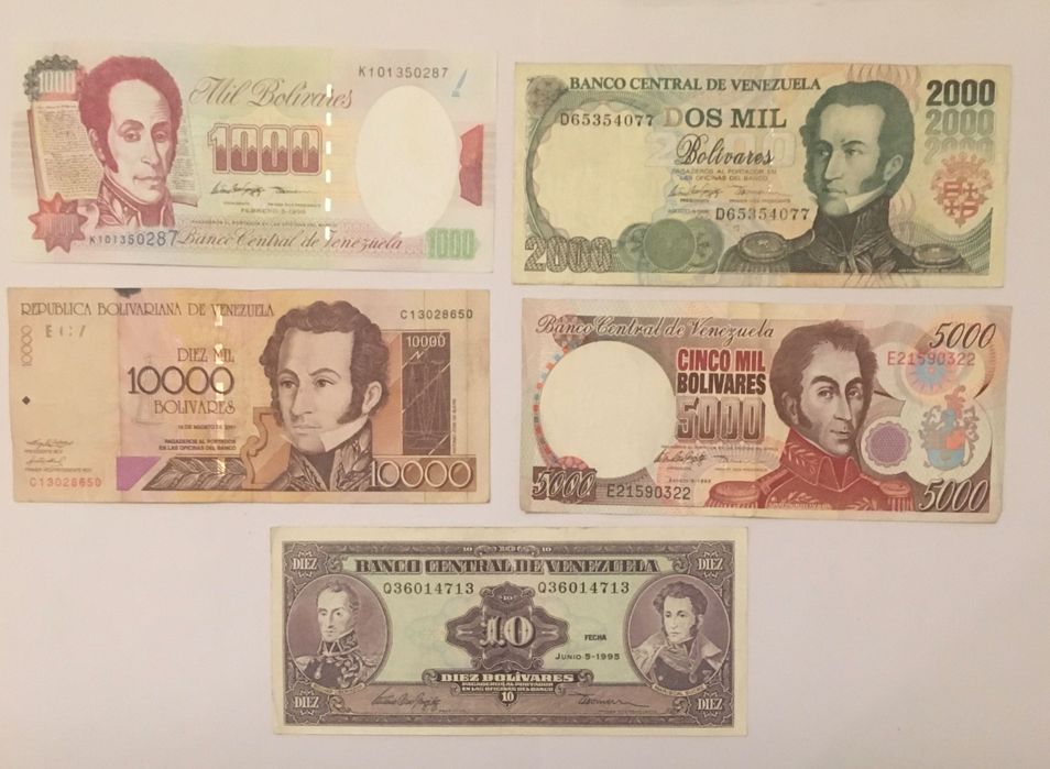 Várias notas estrangeiras antigas