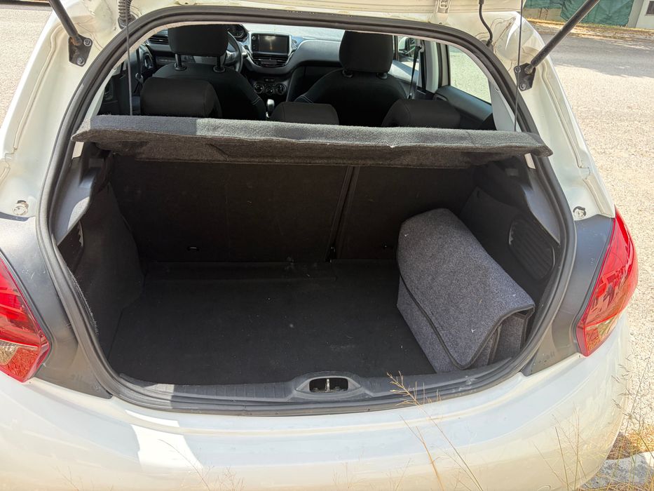 Peugeot 208 — fotografia 8