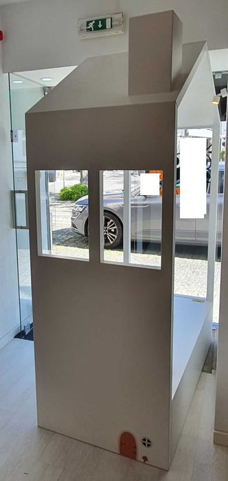 Casinha para loja ou quarto de criança