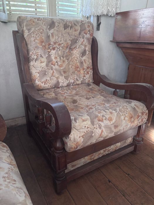 Conjunto sofá e 2 cadeirões