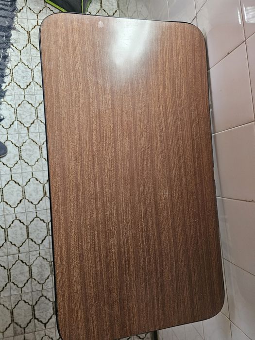 Mesa de TV em bom estado