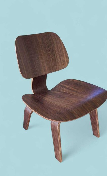 Poltrona de madeira compensada nogueira moldada escultural