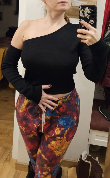 Czarny top asymetryczy w prążek z rękawami na jedno ramię Loavies XL