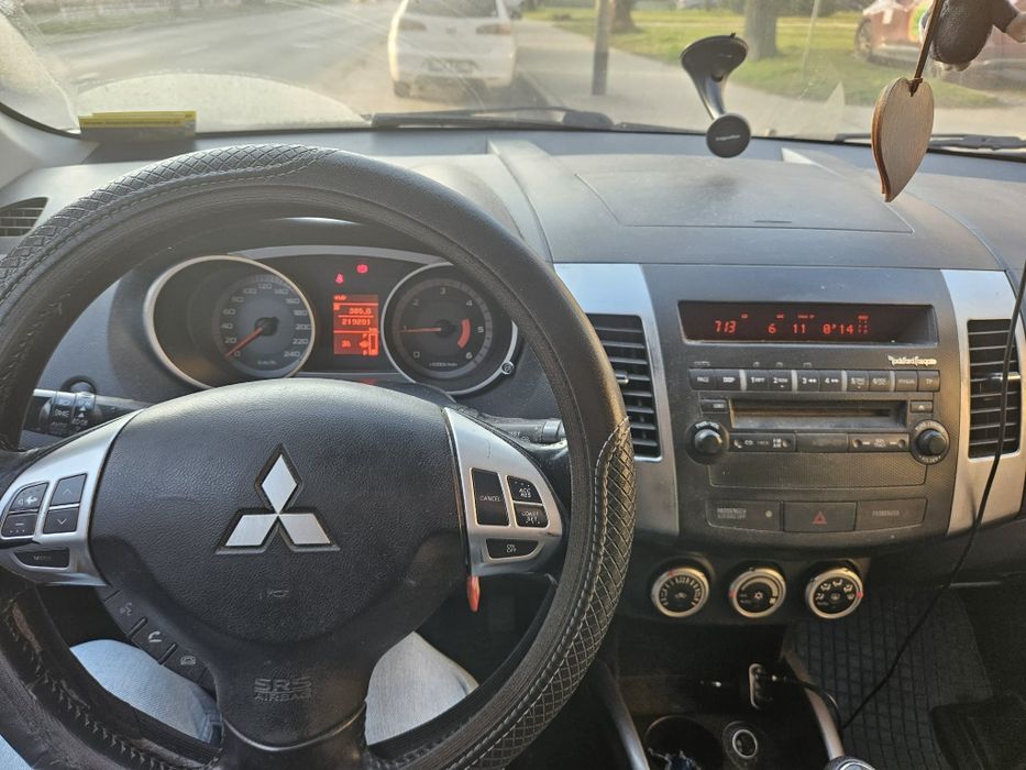 Mitsubishi Outlander 2