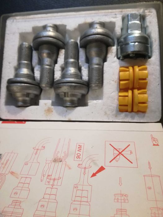 2 Jogos de Porcas de Segurança para jantes Citroen e Opel.