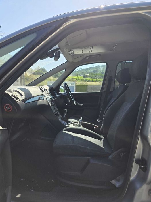 Ford Galaxy Ghia Tdci 143