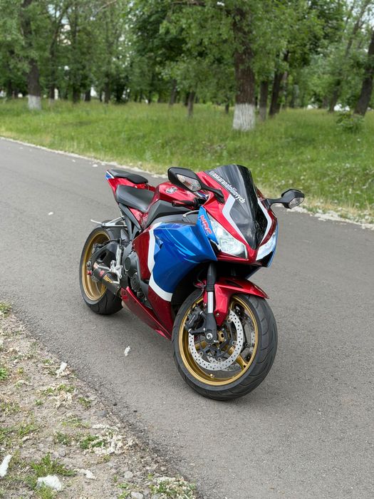 Honda CBR 1000 RR
Fireblade