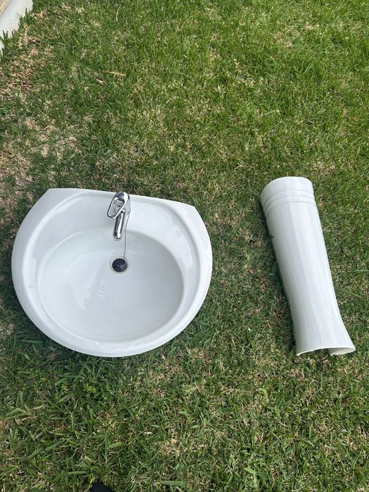 lavatório com coluna  casa de banho