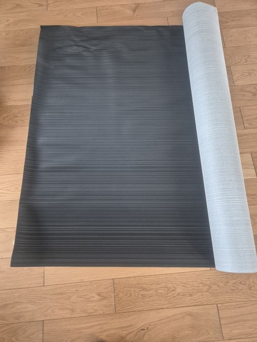 Tapeta w prążki czarna