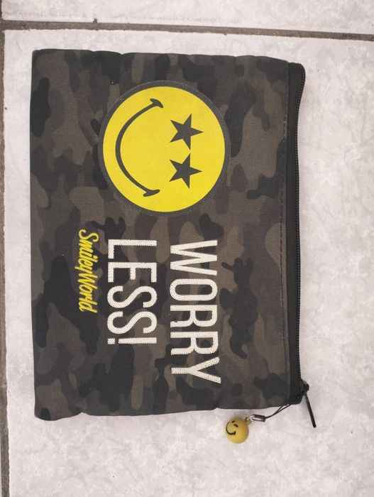 Estojo escolar com emoji