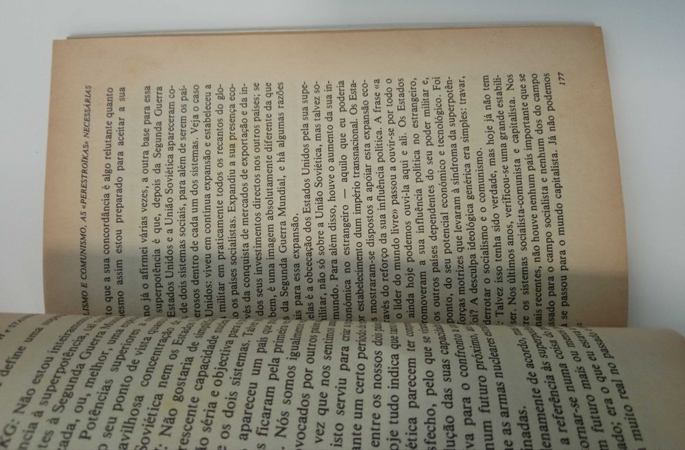 Capitalismo e Comunismo: as perestroïkas necessárias, John Galbraith