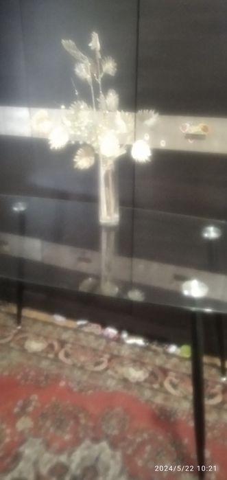 Продам стеклянный стол