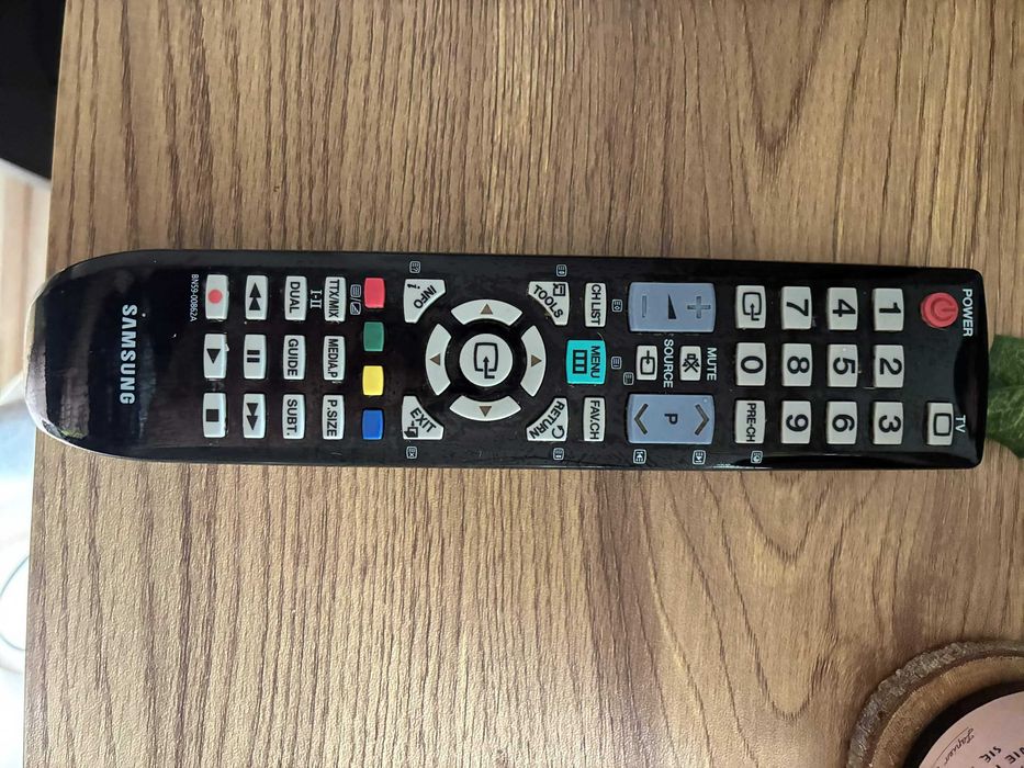 Telewizor Samsung 37 cali Full HD + Uchwyt Ścienny + Pilot / Sprawny!