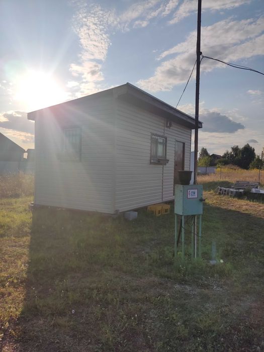 Продам ділянку в Рожнах с будівлями та комунікаціями.