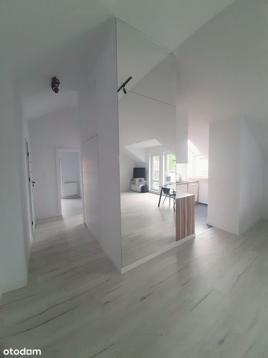 3 pokoje. 3,40 m wysokości. Duży taras. Kameralny budynek