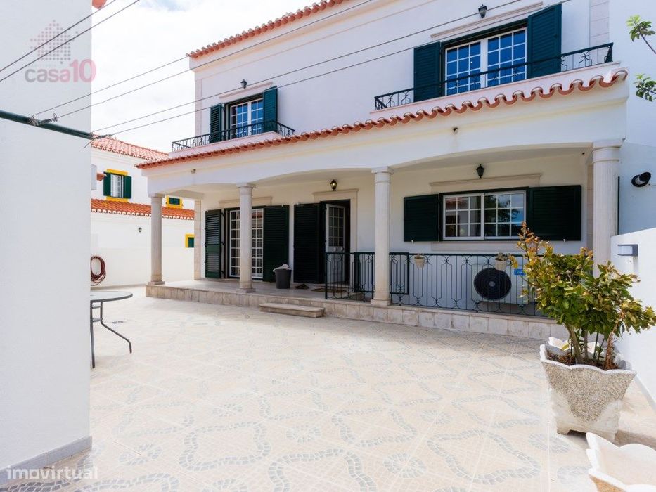 Moradia V5+1 renovada em zona de excelência em Alcochete