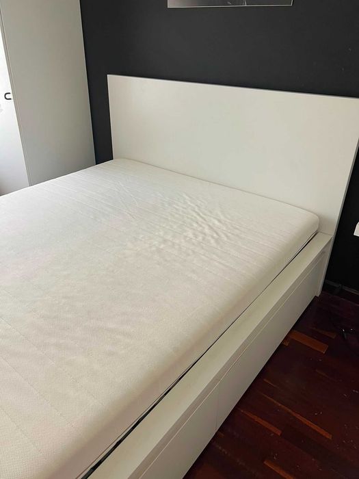 Cama Casal praticamente nova c/ colchão