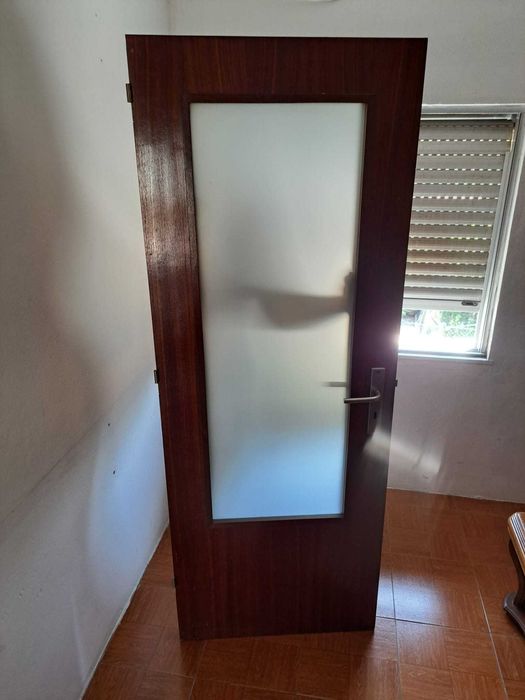 4 Portas de madeira maciça e vidro