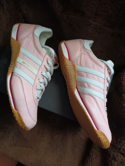 Кросівки   adidas орігінал,стан дуже добрий 9 . 43.уст.27.5 шкіра натуральна зверху і в середині
