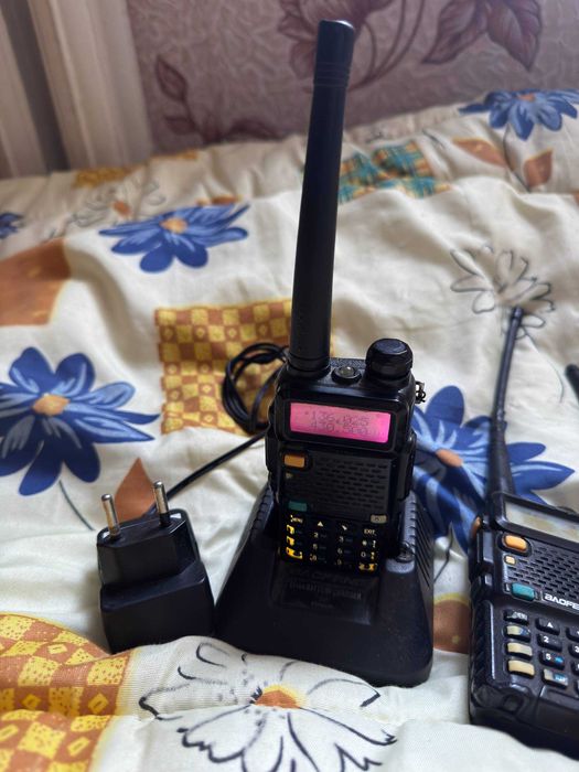 Продам двух диапазонную рацию Baofeng UV-5R