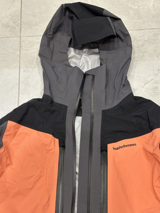Куртка  Peak Performance   W Gravity Jacket G76683 жіноча
