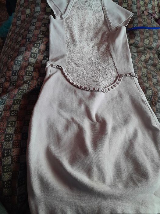 Плаття бежеве  із кружевом